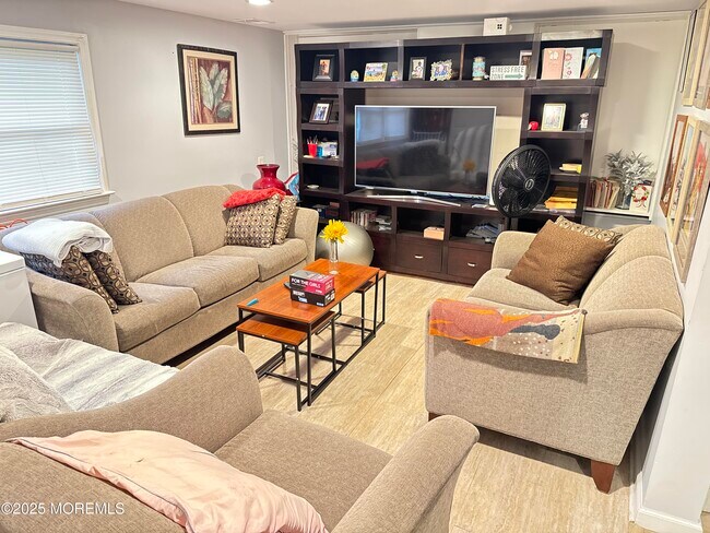 42 Dixmont Ave in Ewing Township, NJ - Building Photo - Building Photo