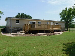 10523 SW Tawakoni Rd in Augusta, KS - Building Photo - Building Photo