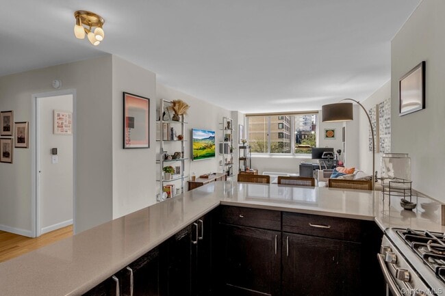 345 E 93rd St in New York, NY - Building Photo - Building Photo