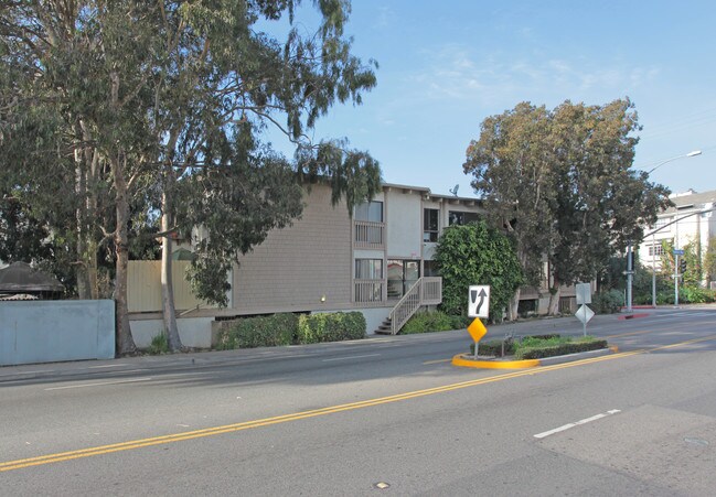 132 Strand St in Santa Monica, CA - Building Photo - Building Photo