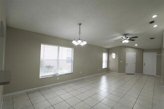 1116 Lake Shore Ranch Dr, Unit 111 in Seffner, FL - Building Photo - Building Photo