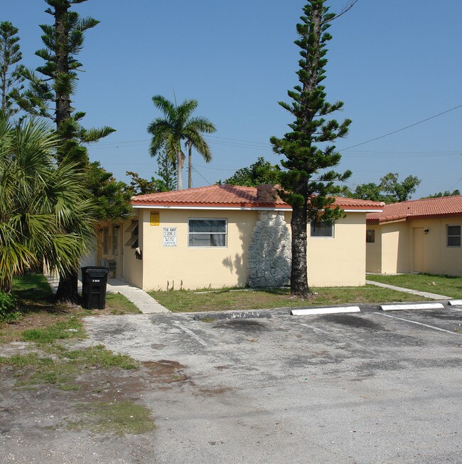 1131-1135 NW 5th Ave in Fort Lauderdale, FL - Foto de edificio - Building Photo