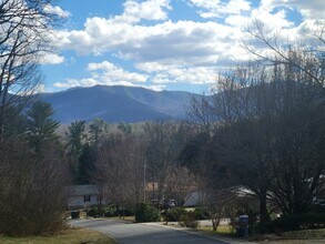 427 4th St in Waynesville, NC - Building Photo - Building Photo