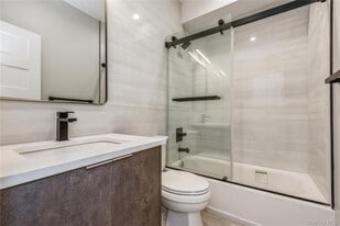 418 Atlantic Ave in Oceanside, NY - Building Photo