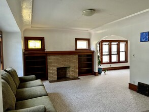 2575 N Cramer St, Unit 2575 N Cramer St. in Milwaukee, WI - Foto de edificio - Building Photo