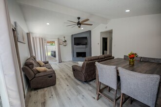 4606 Meadowood Dr in Baytown, TX - Building Photo - Building Photo