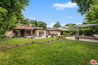 11182 W Sunset Blvd in Los Angeles, CA - Building Photo - Building Photo