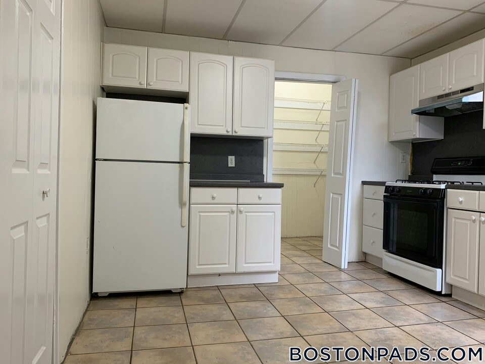 439 Cambridge St in Boston, MA - Building Photo