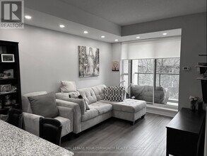 60-260 Berwick Ave in Toronto, ON - Building Photo - Building Photo