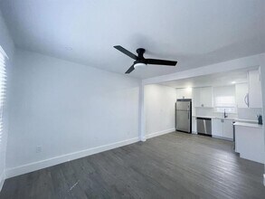 110 E 30th St in Austin, TX - Building Photo - Building Photo