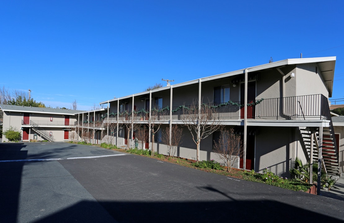 Sunnyvale Terrace Apartments in Walnut Creek, CA - Building Photo