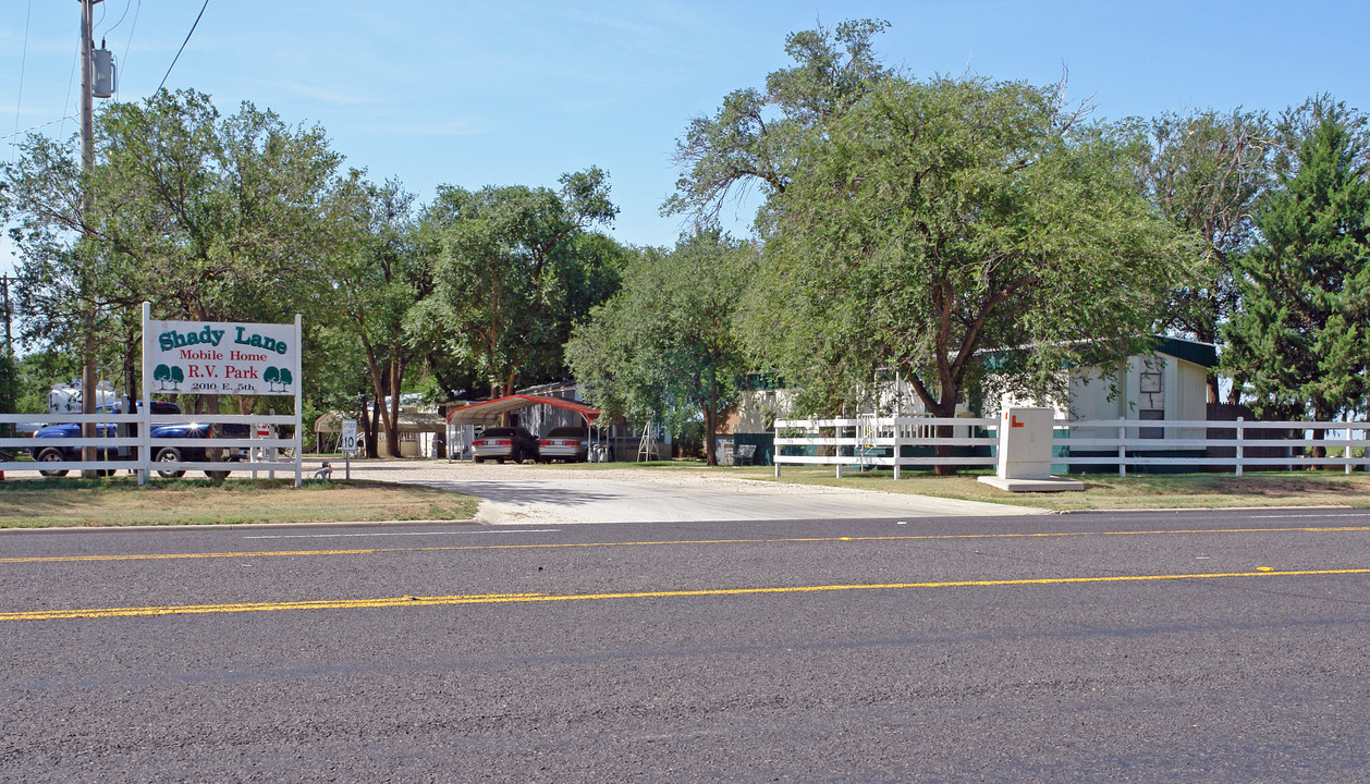 2010 E 5th St in Plainview, TX - Building Photo