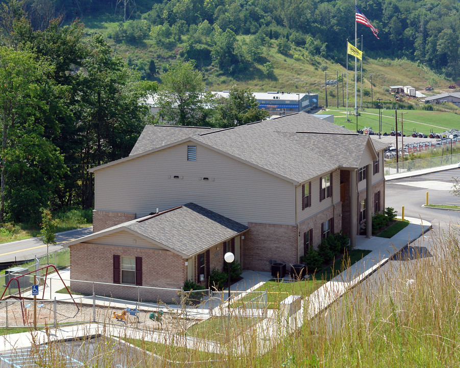 Tyler Heights Apartments in Charleston, WV - Building Photo