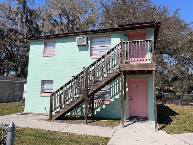 property at 802 W Warren St