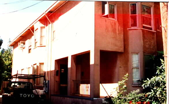 121 E 16th St in Oakland, CA - Foto de edificio