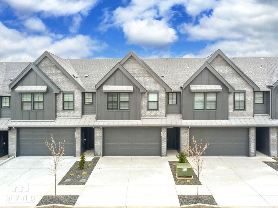 6947 NE 132nd Way in Vancouver, WA - Building Photo