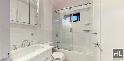 E 89 St, Unit 12H in New York, NY - Building Photo - Building Photo