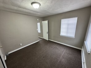 206 Locust St, Unit 4 in Burlington, IA - Building Photo - Building Photo