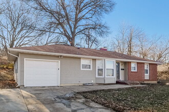 5903 Fairlane Dr in Kansas City, MO - Building Photo - Building Photo