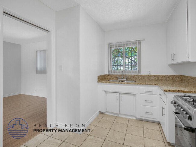 8910 Sepulveda Eastway in Los Angeles, CA - Foto de edificio - Building Photo