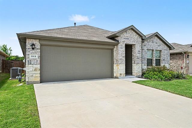 513 Bronze Cir W in Springtown, TX - Building Photo - Building Photo