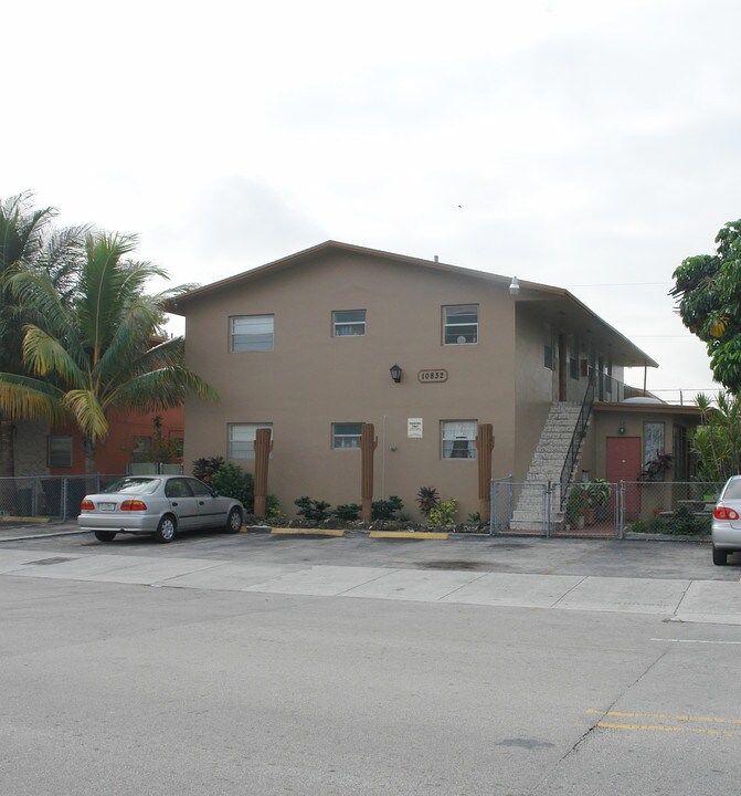 10832 SW 4th St in Miami, FL - Building Photo