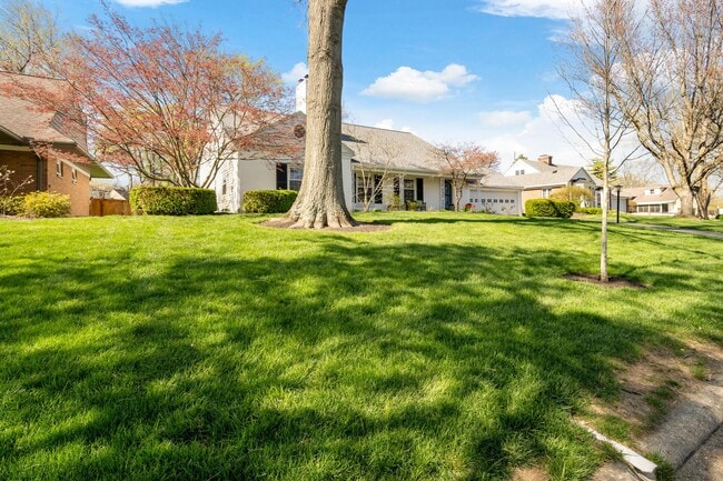 2590 Brookwood Rd in Columbus, OH - Building Photo - Building Photo