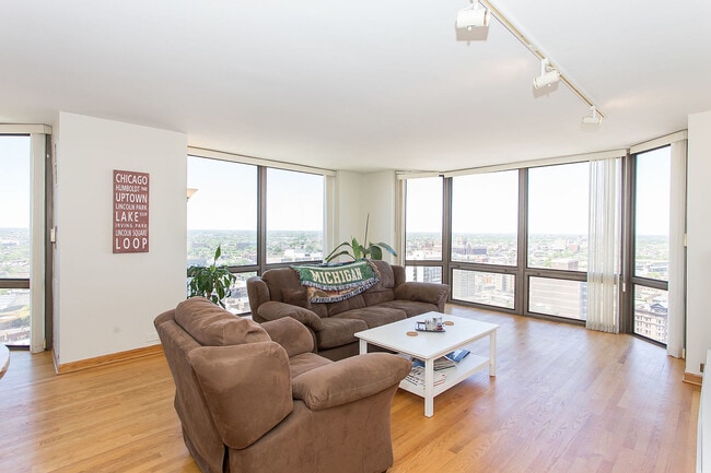 2650 N Lakeview Ave in Chicago, IL - Building Photo - Building Photo