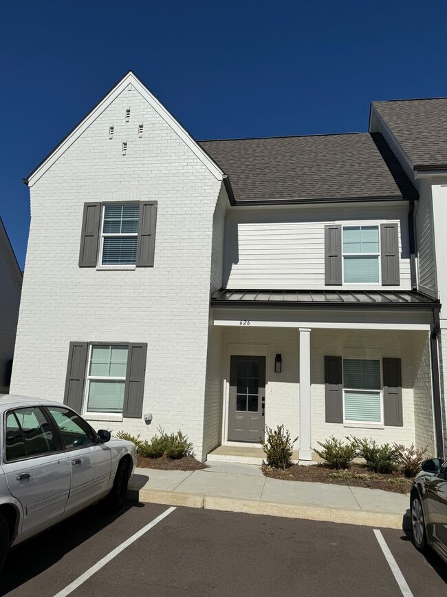 property at 626 Cottage Grv Cir