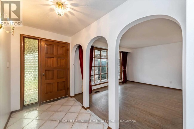 5 Teak St in Hamilton, ON - Building Photo - Building Photo