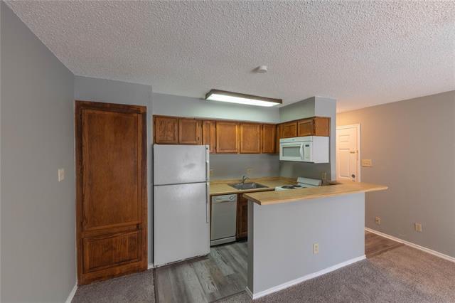 9805 Walnut St in Dallas, TX - Building Photo