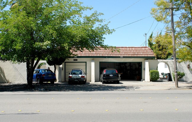 4407 Hoen Ave in Santa Rosa, CA - Foto de edificio - Building Photo