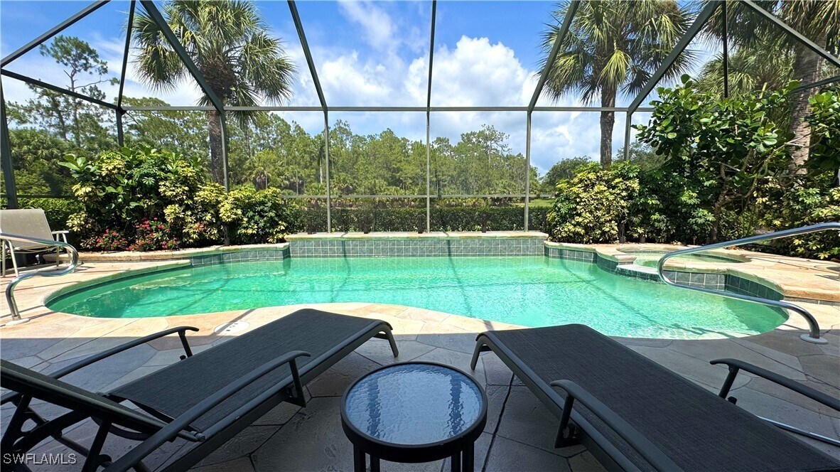 22171 Longleaf Trail Dr in Bonita Springs, FL - Foto de edificio