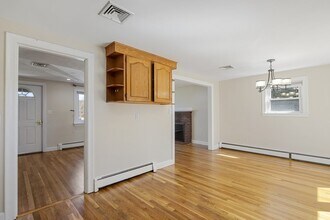 160 Ravenswood Rd in Waltham, MA - Building Photo - Building Photo