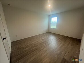 3031 Shore Lark in Canyon Lake, TX - Foto de edificio - Building Photo
