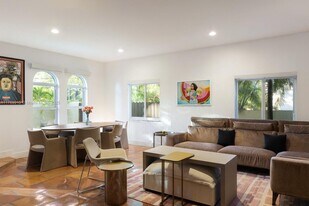 3149 Mary St in Miami, FL - Building Photo