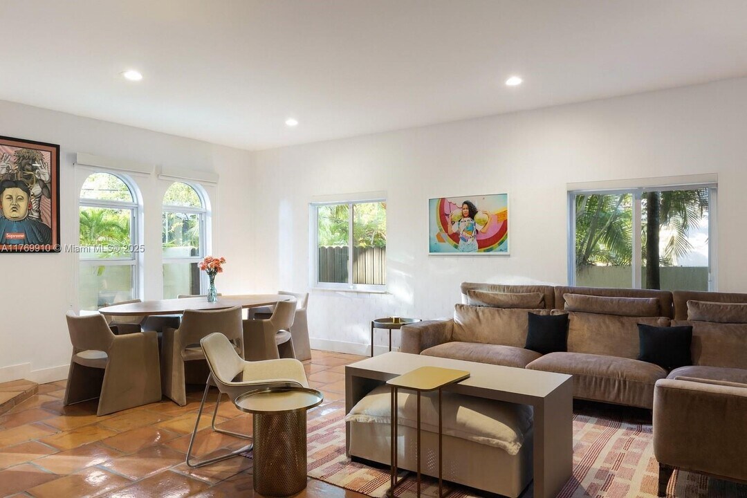 3149 Mary St in Miami, FL - Building Photo