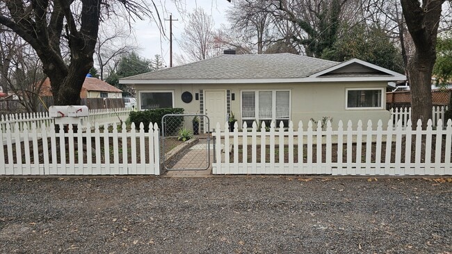 476 E 7th Ave in Chico, CA - Building Photo - Building Photo