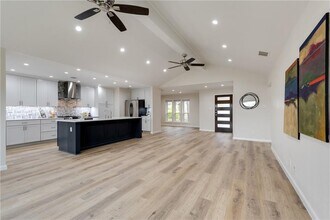 4502 Malaga Dr in Austin, TX - Building Photo - Building Photo