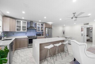 810 High Point Dr W in Delray Beach, FL - Building Photo - Building Photo