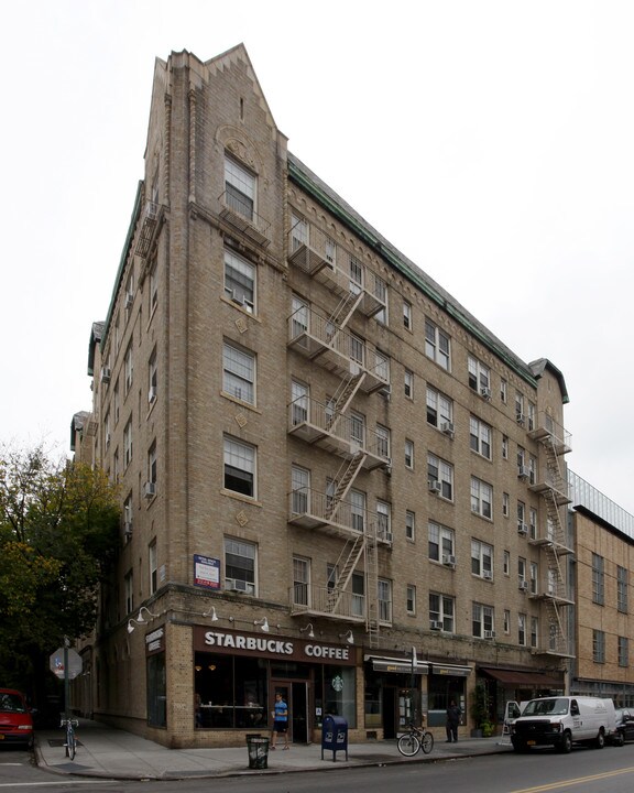 87-95 Greenwich Ave in New York, NY - Building Photo