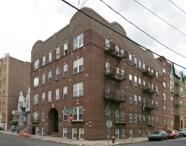 58 Van Reypen Street Apartments in Jersey City, NJ - Building Photo - Building Photo