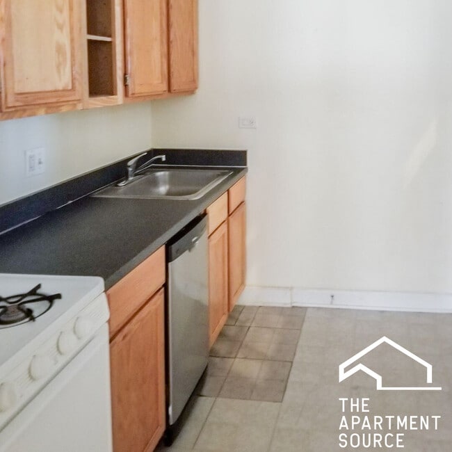 3912 N Pine Grove Ave in Chicago, IL - Building Photo - Building Photo