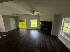 151 Fox Meadow Dr in Alvin, TX - Building Photo - Building Photo