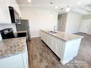 5700 Sandpiper Ave-Unit -5700-3 Sandpiper in Alton, TX - Foto de edificio - Building Photo