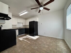 340 NE Cleveland Ave in Gresham, OR - Building Photo - Building Photo