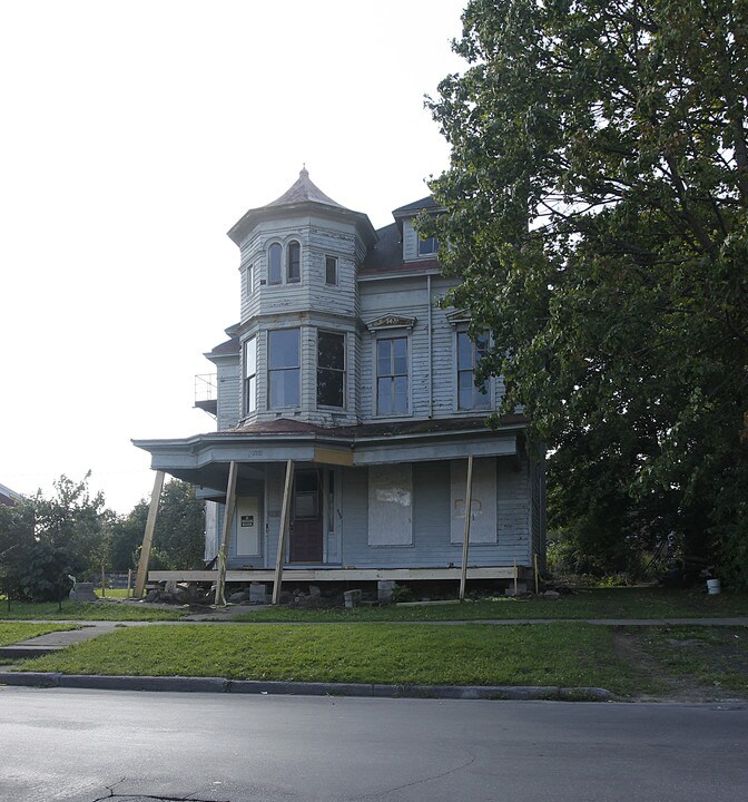 1109 Park Ave in Utica, NY - Foto de edificio