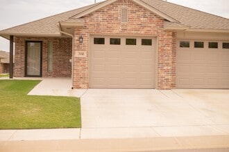 The Meadows at Newcastle in Newcastle, OK - Foto de edificio - Building Photo