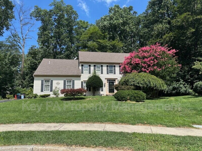 16 Brookhollow Dr in Downingtown, PA - Foto de edificio