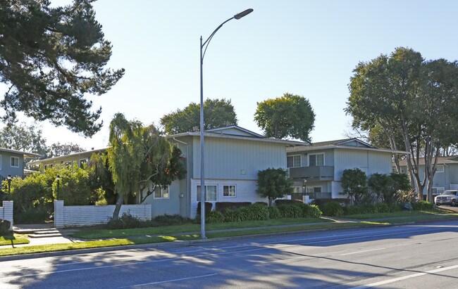 Cherry Creek Apartments in San Jose, CA - Foto de edificio - Building Photo
